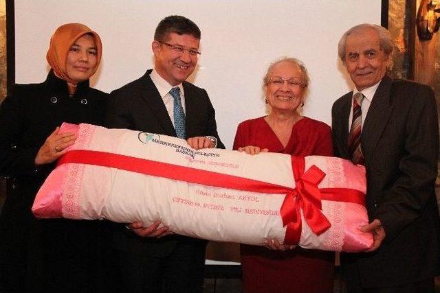 50 Yıllık Evlilere Yastık Hediyesi