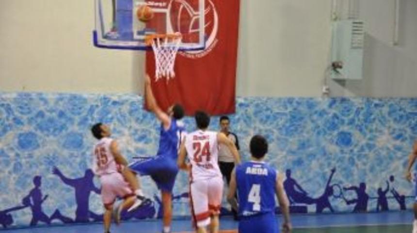 Voleybolun Lideri Evinde Adana Ekibini Ağırlıyor