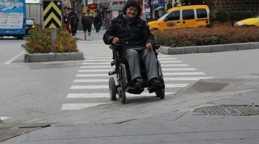 Sakatlar Derneğinden Başkan Akdoğan&rsquo;a Teşekk&uuml;r