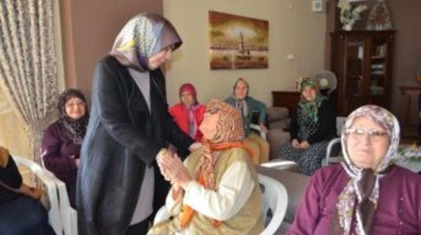 Bayan G&uuml;zeloğlu&rsquo;ndan Kocaeli Huzurevi Sakinlerine Ziyaret