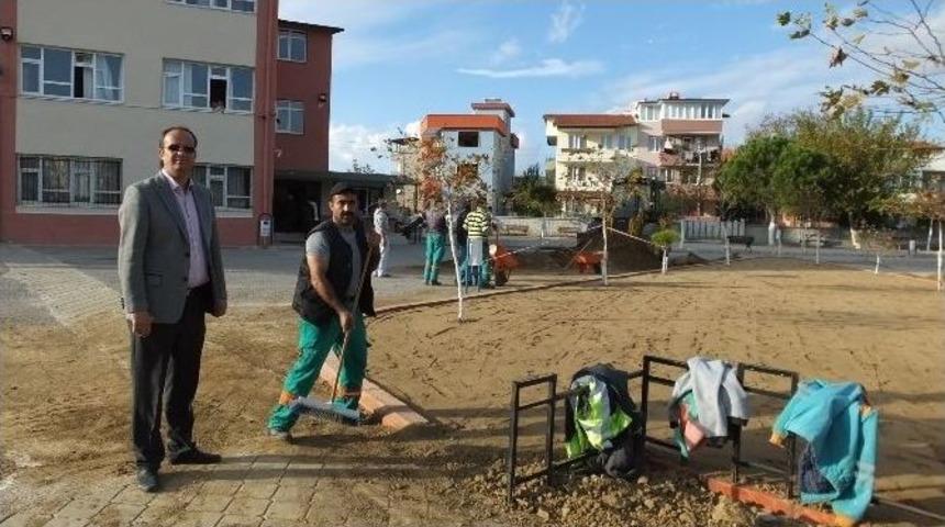 Burhaniye Bah&ccedil;elievler Okulunda İmece G&uuml;zelliği