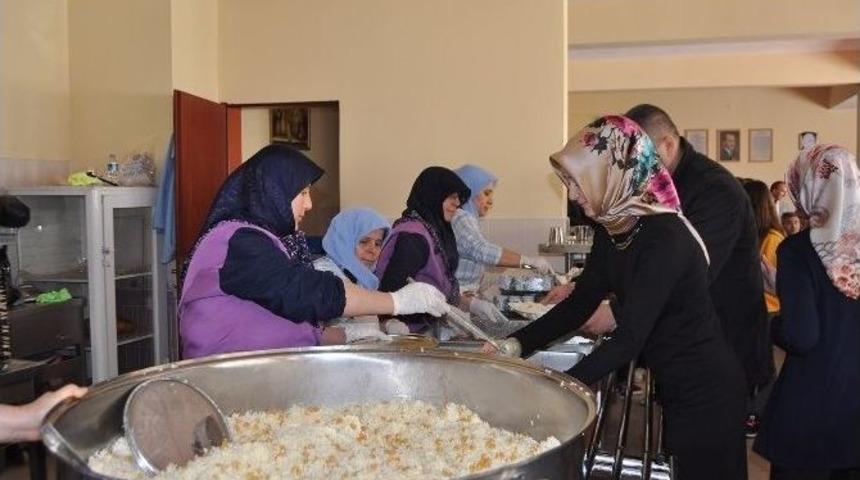 B&uuml;y&uuml;kşehir Belediyesinden Engelliler Haftası Yemeği