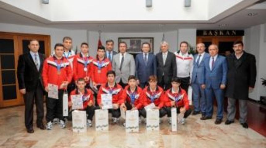 Başkan Tiryaki Sessiz Şampiyonları Ağırladı