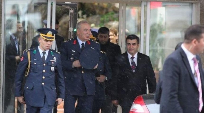 Hava Kuvvetleri Komutanı &Uuml;nal Vali D&uuml;zg&uuml;n&rsquo;&uuml; Ziyaret Etti