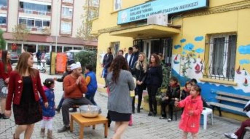 Edremit&rsquo;te D&uuml;nya Engeliler G&uuml;n&uuml; Etkinliği