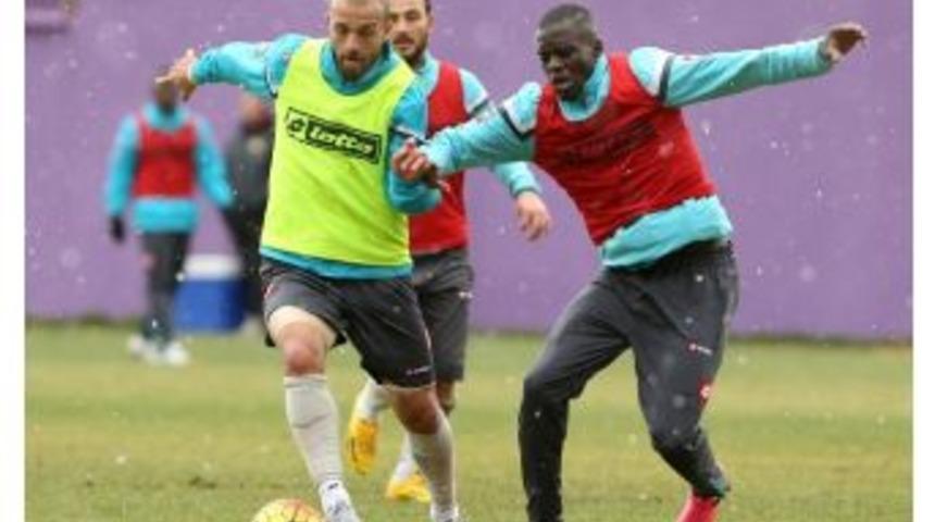Osmanlıspor, Kasımpaşa Ma&ccedil;ı Hazırlıklarını S&uuml;rd&uuml;rd&uuml;