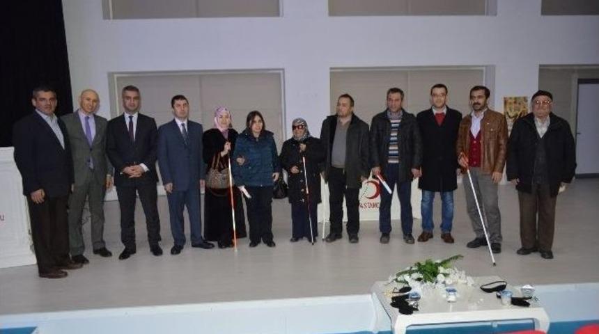 Engelliler G&uuml;n&uuml;nde G&ouml;zleri Kapalı Film İzlediler