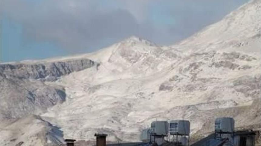 Gerger İl&ccedil;esine Yılın İlk Karı D&uuml;şt&uuml;