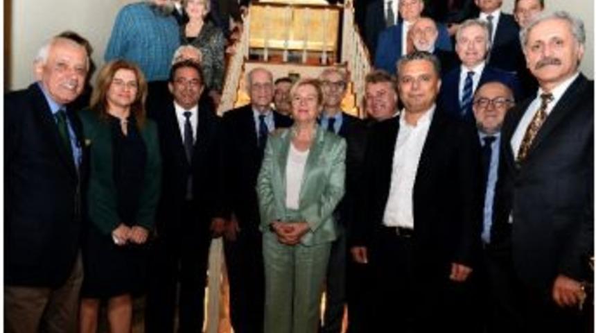 Başkan Uysal, Akmed M&uuml;d&uuml;r&uuml; D&ouml;rtl&uuml;k&rsquo;&uuml;n J&uuml;bilesine Katıldı