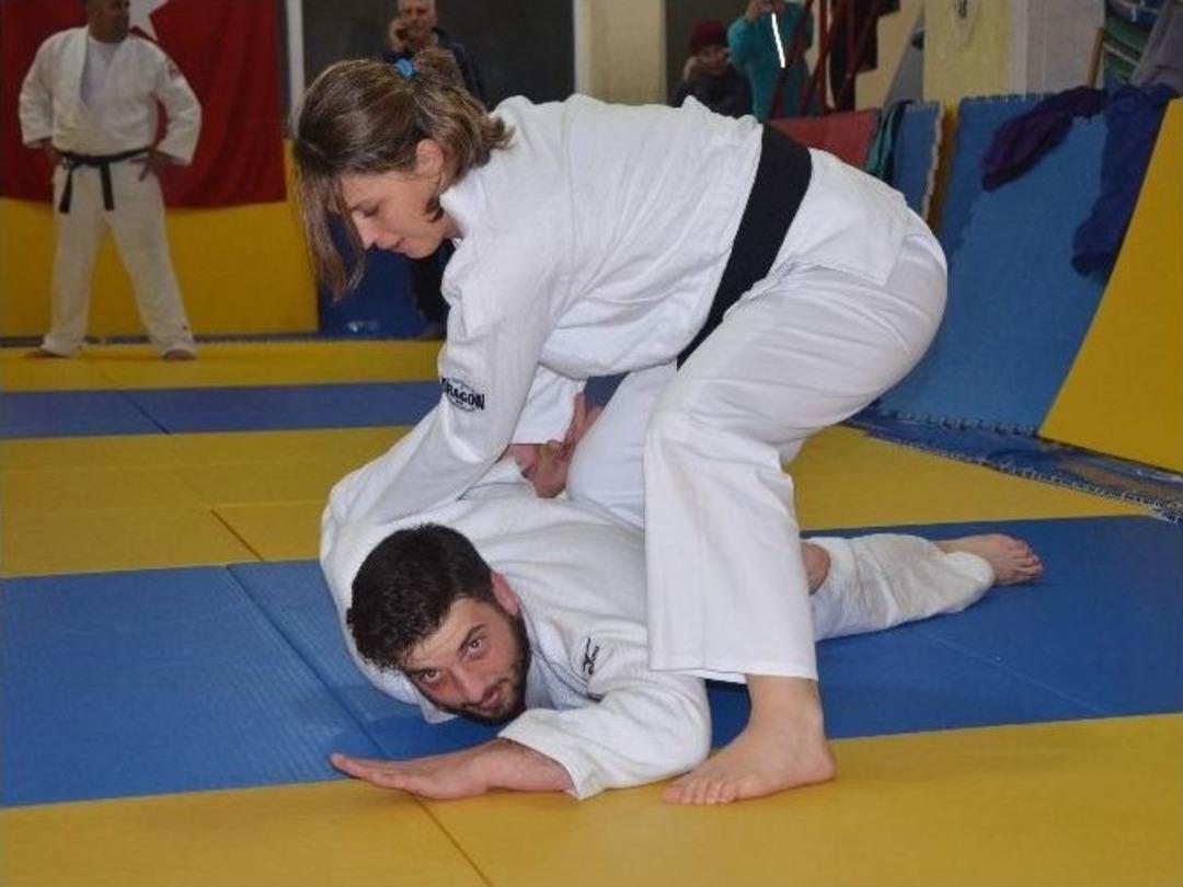 (&ouml;zel Haber) Kadınlar Şiddete Karşı Judo &Ouml;ğreniyor