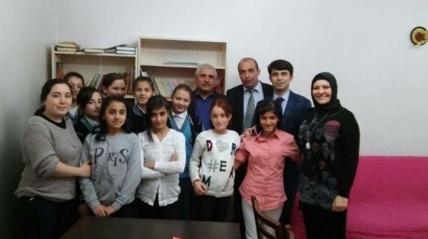 İbrahim Hakkı Orta Okulu&rsquo;ndan Sevgi Evlerine Kitap Desteği