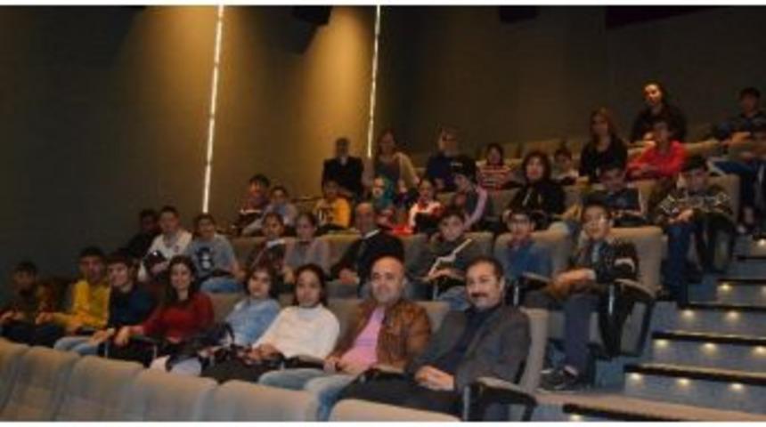 Zihinsel Engelli &Ouml;ğrenciler Dinozorların D&uuml;nyasına Yolculuk Yaptı