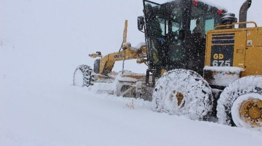 Sınırda Zorlu Karla M&uuml;cadele &Ccedil;alışması