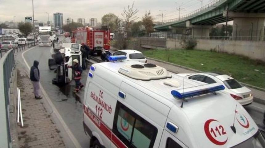 E-5’te Kontrolden Çıkan Otomobil Yan Yattı: 1 Yaralı