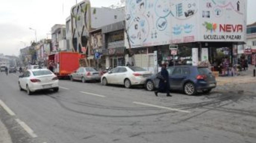 Ana Arterlerde Parklar Temizlemeye Engel