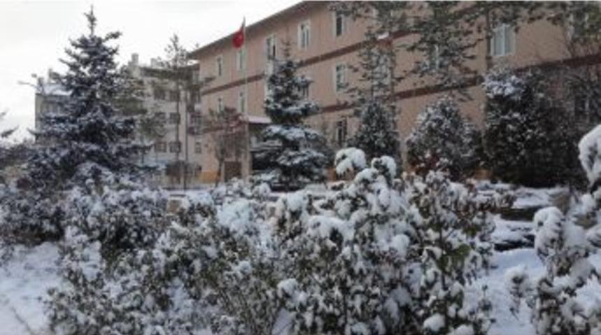 Yıldızeli’nde Kar Yağışı Ve Aşırı Soğuklar Etkili Oluyor