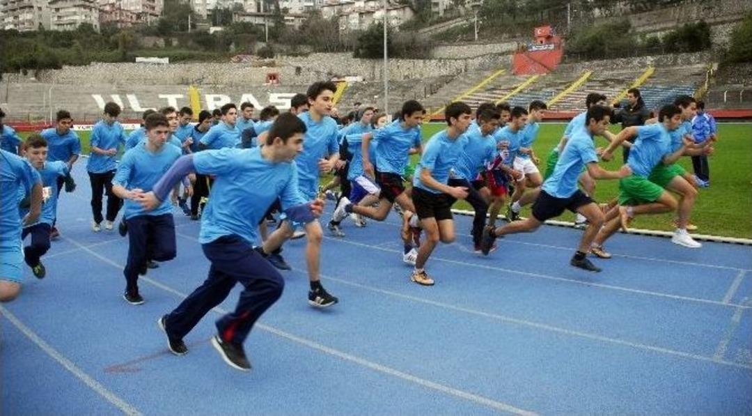 Madenciler G&uuml;n&uuml; Koşusunda Zor Anlar