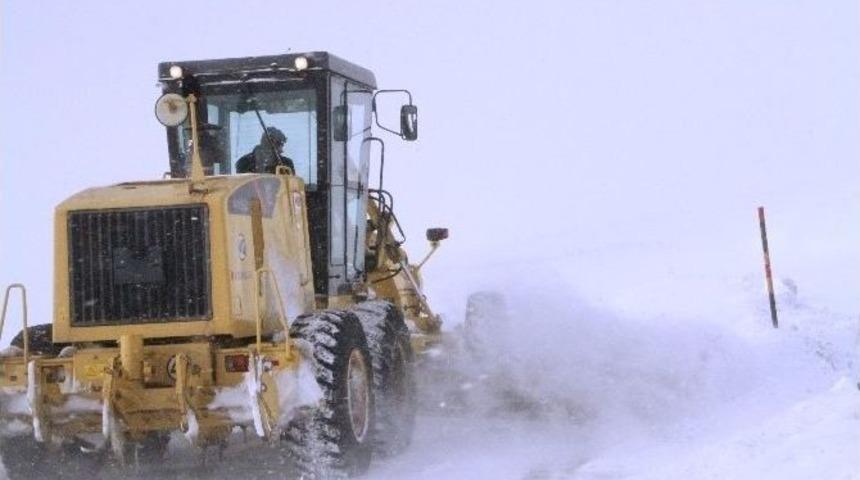 Ardahan’da Karla Mücadele Devam Ediyor