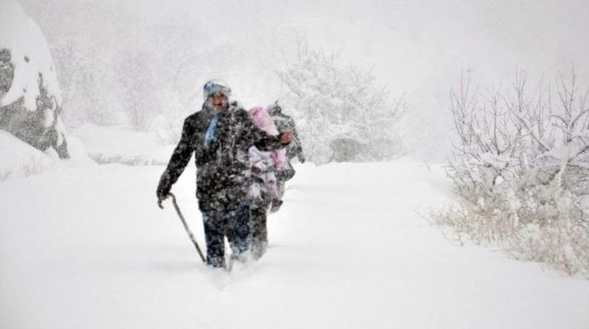Minik Ecrin’i Kurtarma Operasyonu