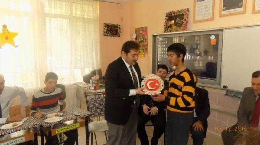 Milli Eğitim M&uuml;d&uuml;r&uuml;nden &Ouml;zel Eğitim Sınıfına Ziyaret