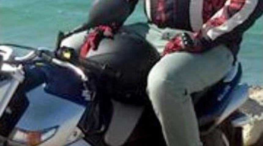 Kaskını Kız Arkadaşına Verdi, Kendisi &Ouml;ld&uuml;