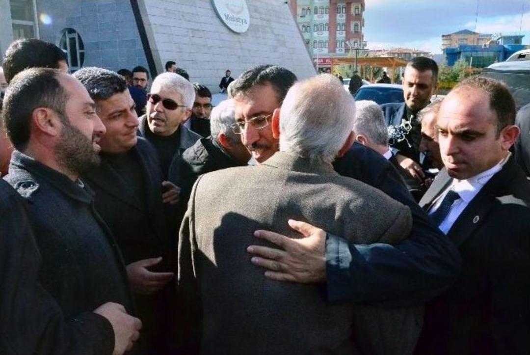 Bakan T&uuml;fenkci&rsquo;ye Memleketinde Coşkulu Karşılama