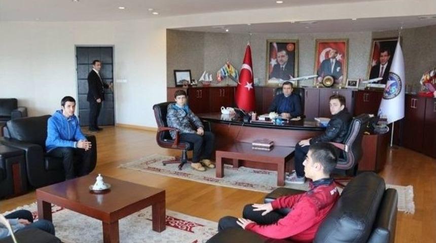 Anadolu İmam Hatip Lisesi &Ouml;ğrencileri Başkanı Ziyaret Etti