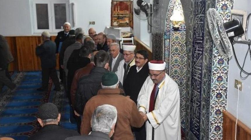 &Ccedil;elik Sabah Namazında Vatandaşla Buluştu