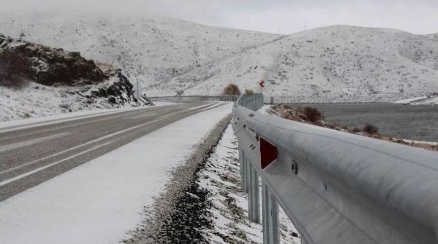Yıldız Dağı Yolunda Oto Korkuluklu &Ouml;nlem