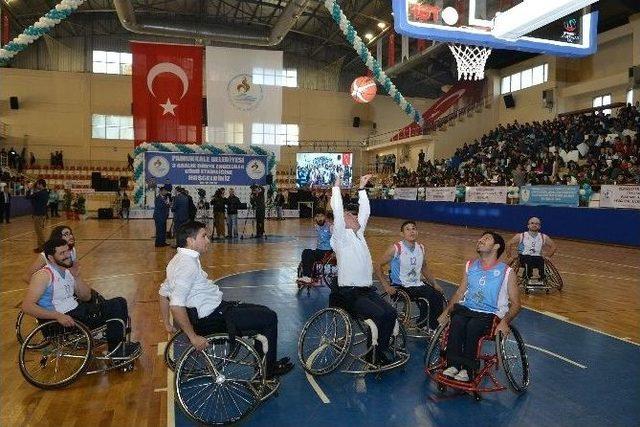 Belediye Başkanları Tekerlekli Sandalyeyle Basketbol Oynadı