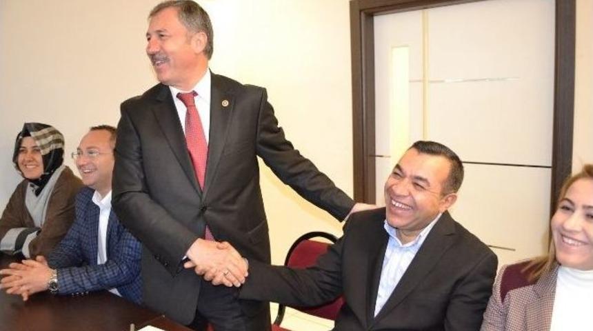 Selçuk Özdağ: "bakanlarımız Manisa’nın Emrinde"