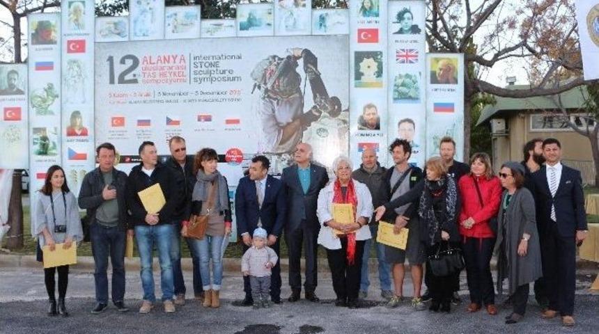 Rus Heykeltıraş &rsquo;barış&rsquo; &Ccedil;ağrısı Yaptı