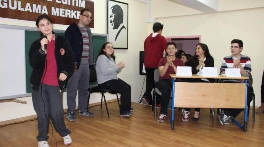 Engelli &Ouml;ğrencilerin Mutlu G&uuml;n&uuml;