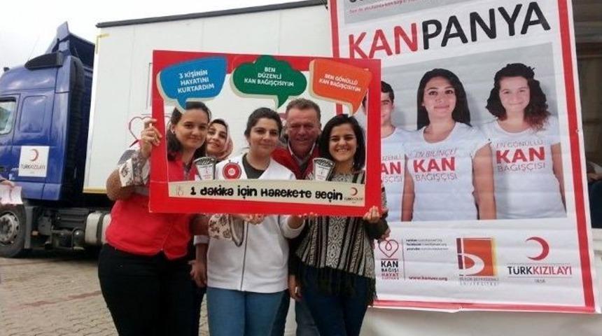 &Uuml;niversite &Ouml;ğrencilerinden Kan Bağışı