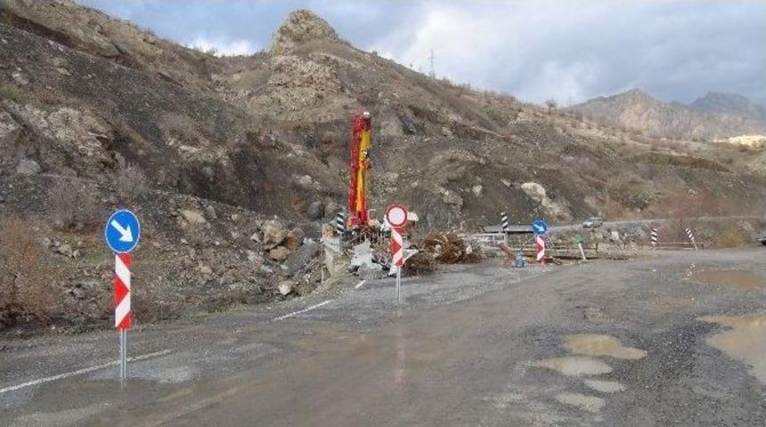 İki Defa Patlatılan K&ouml;pr&uuml; Onarılıyor