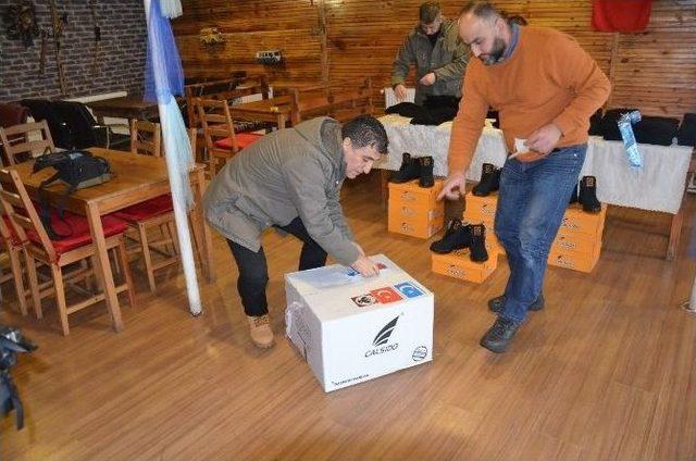 Emekli Özel Harekatçılardan Bayırbucak Türkmenleri’ne Yardım