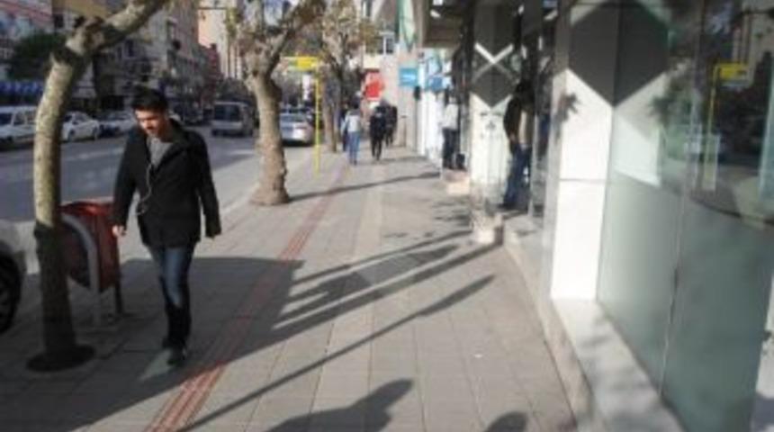 Engelli Yolunu İşgal Edenlere Ceza Yağdı