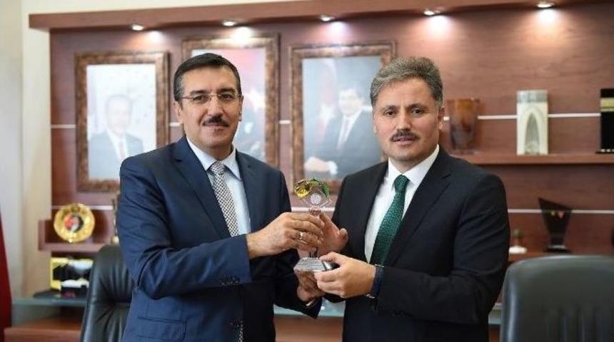 Bakan B&uuml;lent T&uuml;fenkci, Başkan &Ccedil;akır&rsquo;ı Ziyaret Etti