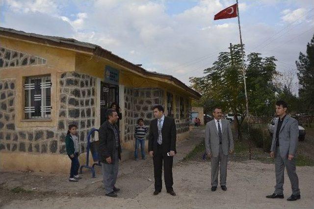 Viranşehir Kaymakamı Dr Huzeyfe Citer’den Kırsal Mahalle Okullarına Ziyaret