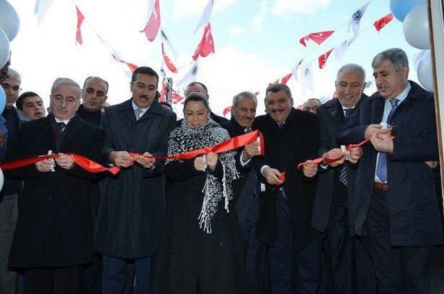 Bakan Tüfenkçi, Hayır Çarşısı’nın Açılışı Yaptı