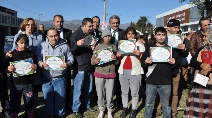 Engelliler Engelsiz Yaşam Korusuna Fıstık &Ccedil;amı Fidanı Dikti