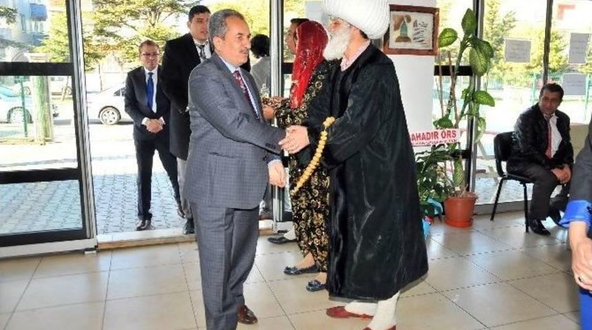 Engelliler G&uuml;n&uuml;&rsquo;n&uuml; Aşure Dağıtarak Kutladılar