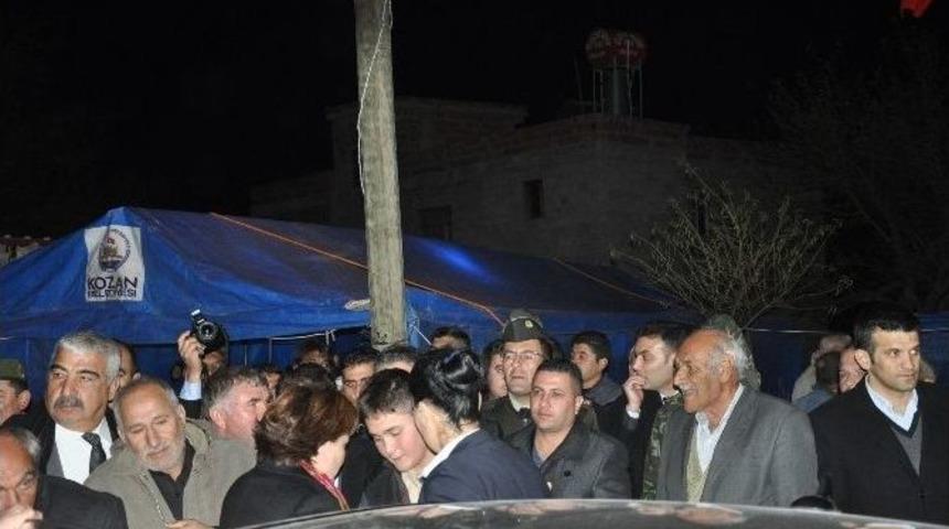 &Ccedil;evre Ve Şehircilik Bakanı Sarı Şehit Ailesini Ziyaret Etti