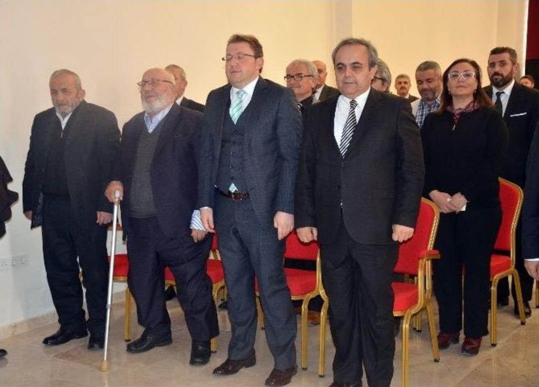 Şeyh Edebali &Uuml;niversitesinde K&uuml;t&uuml;phaneye Katkıda Bulunanlara Plaket