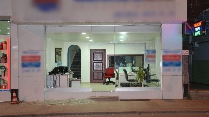 Eski Dsp İl Başkanının İş Yerine Silahlı Saldırı