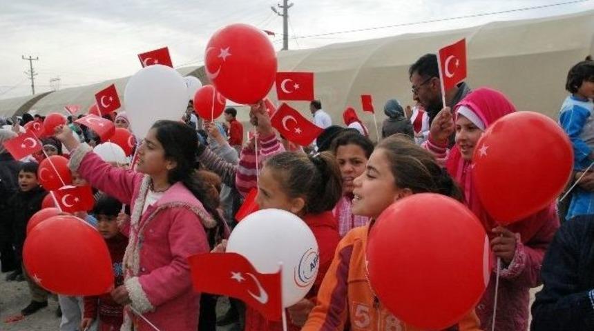 &Ccedil;adır Kentte Kalan 230 &Ccedil;ocuğa Yardım