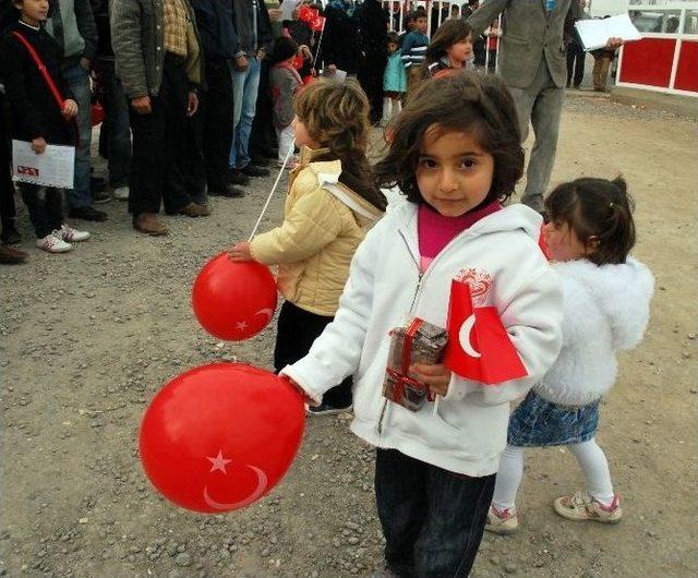 Çadır Kentte Kalan 230 Çocuğa Yardım