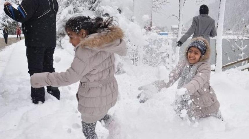 (&ouml;zel Haber) Sıcaklardan Ka&ccedil;an Araplar Uzung&ouml;l&rsquo;&uuml; Tercih Ediyor