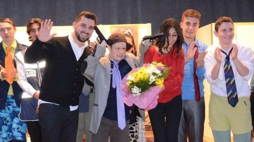 Minik Mustafa&rsquo;nın Performansı B&uuml;y&uuml;ledi