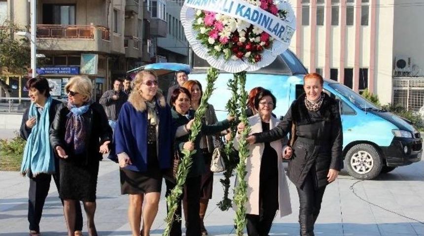 Kadınların Birlikte &Ccedil;elenk Sunumu Renkli G&ouml;r&uuml;nt&uuml;lere Sahne Oldu